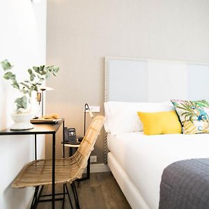 Kleine Kamer met een King Size Bed